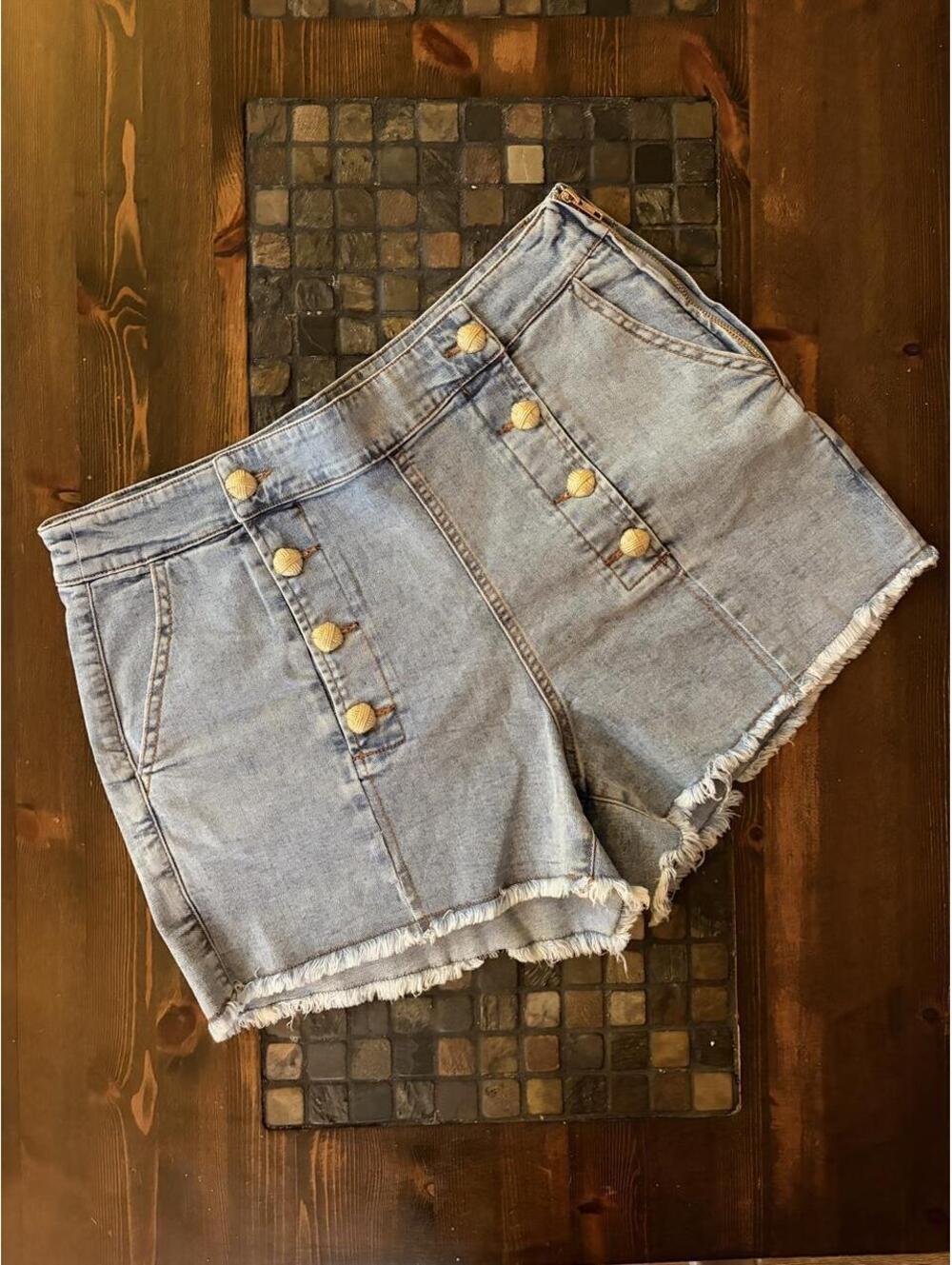 Vintage Y2K Cookie & Sebastian Light Wash Gold Button Denim Shorts size small